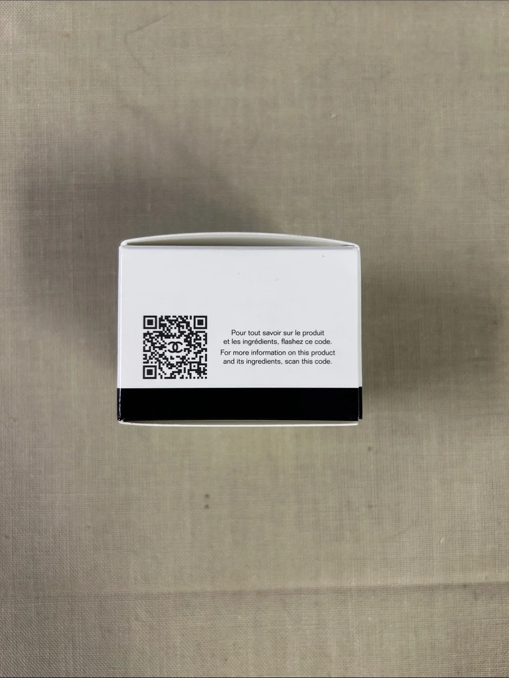 CHANEL Hydra Beauty Illuminating Hydrating Eye Cream - White and Black
